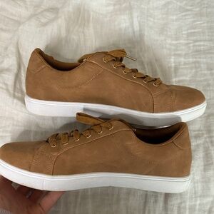 Women’s Tan Sneakers